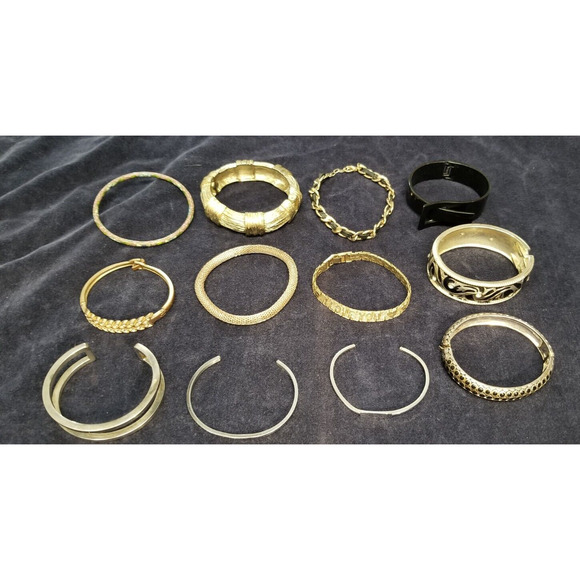 Twelve various bracelets goldtone , black and silvertone 51124 - Picture 1 of 16